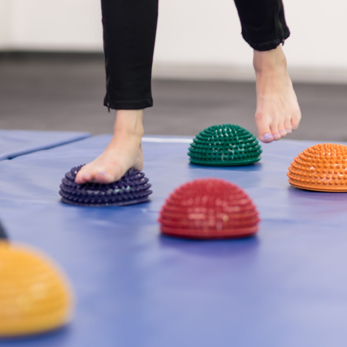 Knie mit Kinesiotape - Krankengymnastik Hachenberg