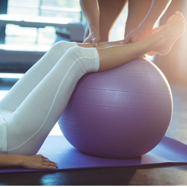 Training mit Gymnastikball - Krankengymnastik Hachenberg